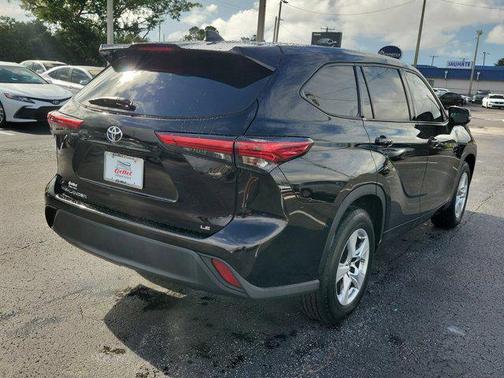 2022 Toyota Highlander LE