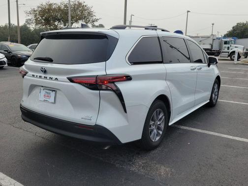 2022 Toyota Sienna XLE