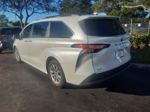 2022 Toyota Sienna XLE