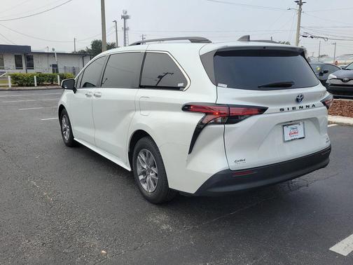 2022 Toyota Sienna XLE