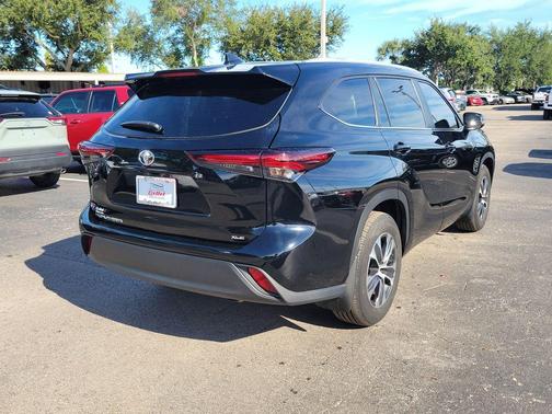 2024 Toyota Highlander XLE