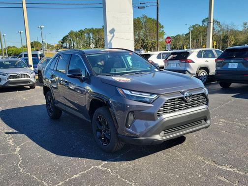 2025 Toyota RAV4 Hybrid XLE