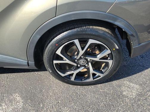 2021 Toyota C-HR XLE