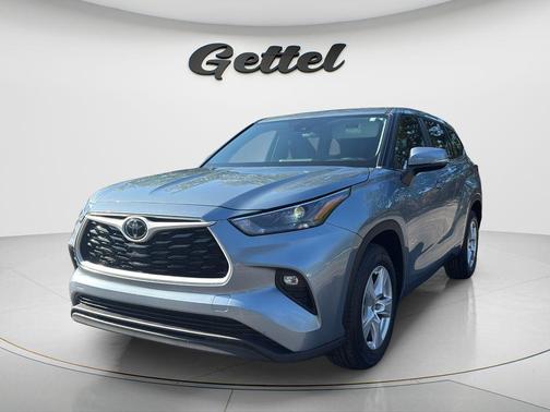 Moon Dust 2023 Toyota Highlander LE