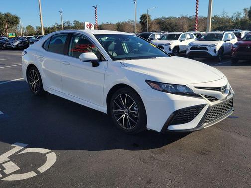 2024 Toyota Camry SE