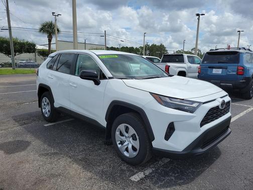 2025 Toyota RAV4 LE