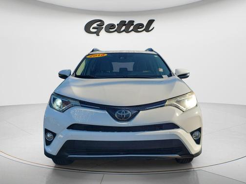 Super White 2018 Toyota RAV4 XLE