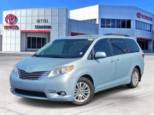 2017 Toyota Sienna XLE