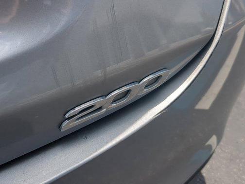 2017 Chrysler 200 Limited