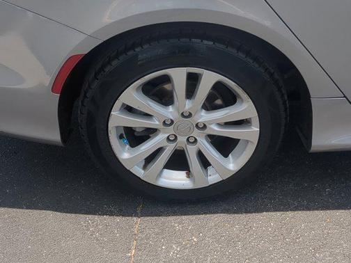 2017 Chrysler 200 Limited