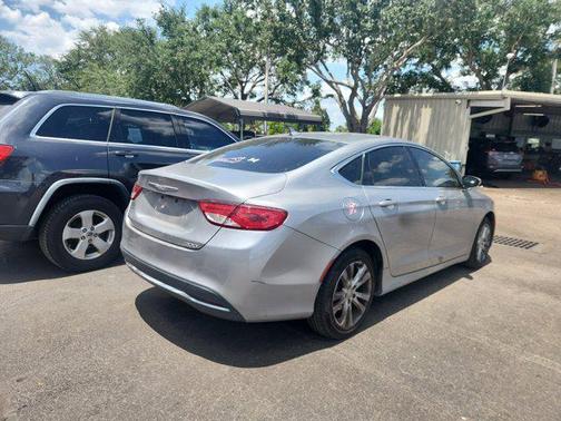 2017 Chrysler 200 Limited