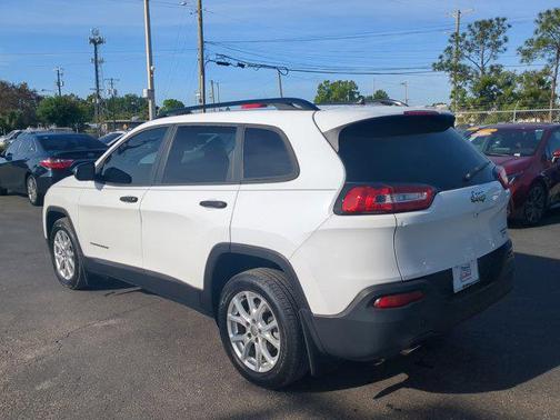 2017 Jeep Cherokee Sport