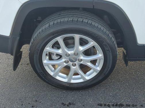 2017 Jeep Cherokee Sport