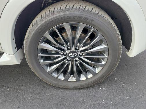 2024 INFINITI QX80 SENSORY AWD