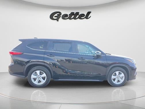 Midnight Black Metallic 2023 Toyota Highlander LE