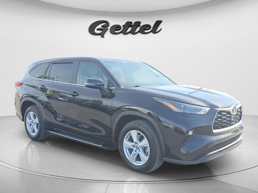 Midnight Black Metallic 2023 Toyota Highlander LE