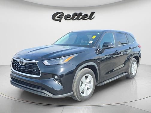 Midnight Black Metallic 2023 Toyota Highlander LE