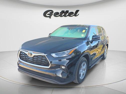 Midnight Black Metallic 2023 Toyota Highlander LE