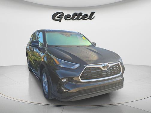 Midnight Black Metallic 2023 Toyota Highlander LE