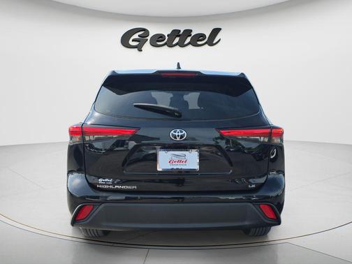 Midnight Black Metallic 2023 Toyota Highlander LE
