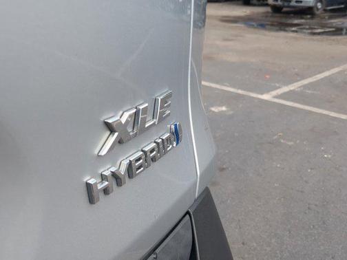 2019 Toyota RAV4 Hybrid XLE