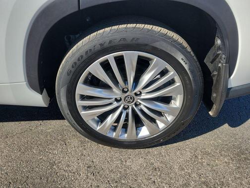 2023 Toyota Highlander Platinum
