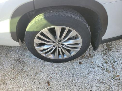 2023 Toyota Highlander Platinum