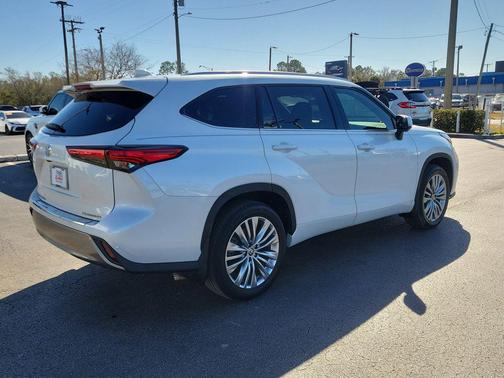 2023 Toyota Highlander Platinum