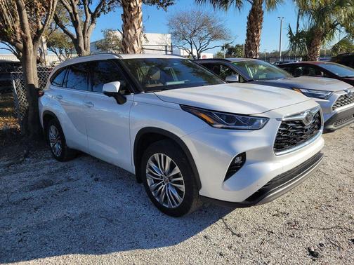 2023 Toyota Highlander Platinum
