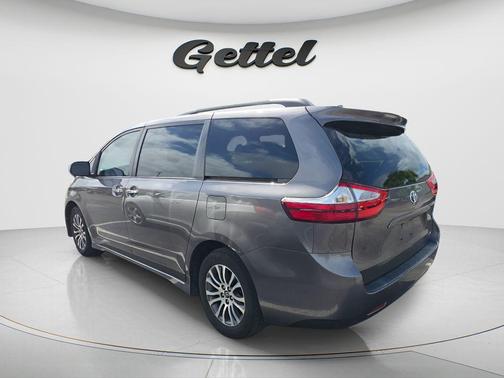 2018 Toyota Sienna XLE