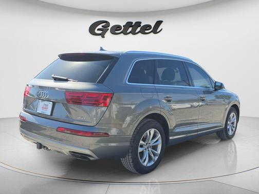 Graphite Gray Metallic 2017 Audi Q7 3.0T Premium