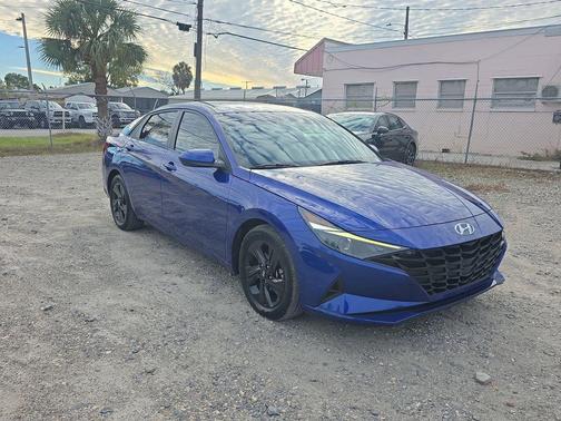 2022 Hyundai ELANTRA SEL