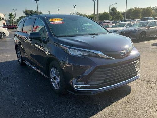 2022 Toyota Sienna XLE 7 Passenger