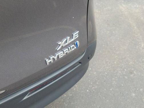 2024 Toyota Sienna XLE 8 Passenger