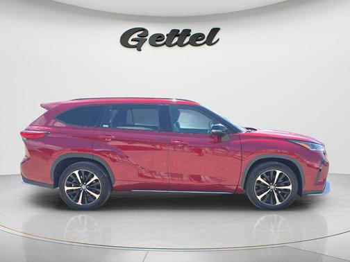 Ruby Flare Pearl 2022 Toyota Highlander XSE