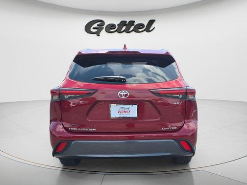 Ruby Flare Pearl 2026 Toyota Highlander Hybrid Limited