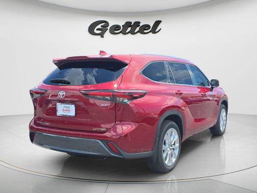 Ruby Flare Pearl 2026 Toyota Highlander Hybrid Limited