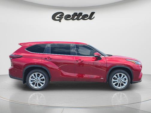 Ruby Flare Pearl 2026 Toyota Highlander Hybrid Limited