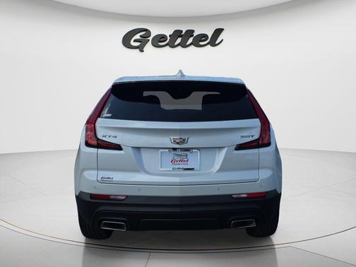 Crystal White Tricoat 2023 Cadillac XT4 Luxury
