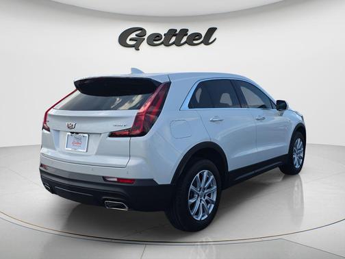 Crystal White Tricoat 2023 Cadillac XT4 Luxury