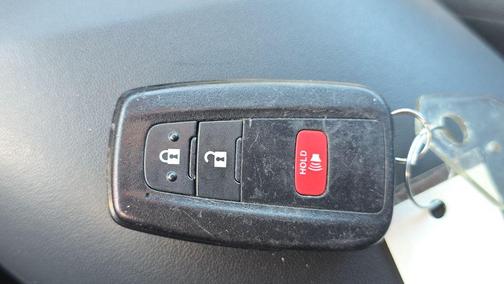 Silver Knockout Metallic w/Black Roof 2019 Toyota C-HR XLE