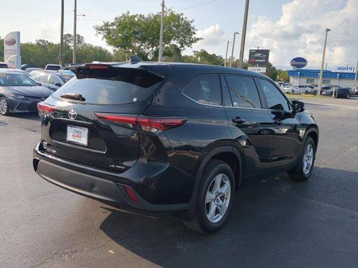 2024 Toyota Highlander LE