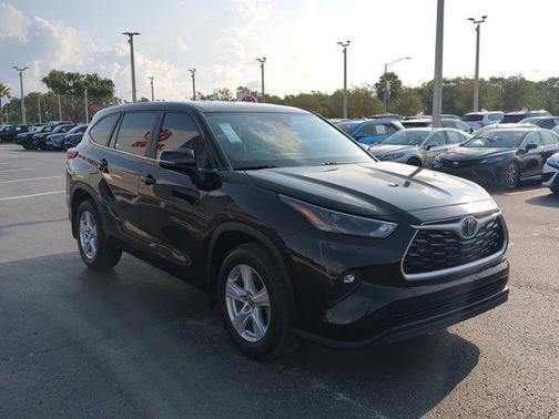 2024 Toyota Highlander LE