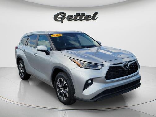 Celestial Silver Metallic 2023 Toyota Highlander XLE
