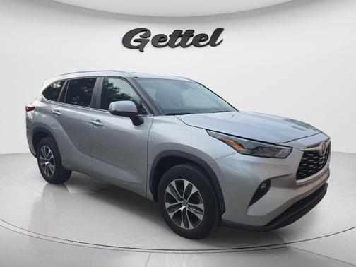 Celestial Silver Metallic 2023 Toyota Highlander XLE