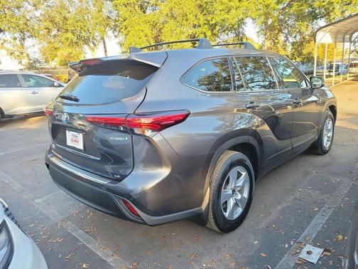 2022 Toyota Highlander Hybrid LE