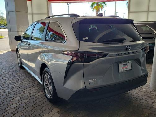 2025 Toyota Sienna XLE