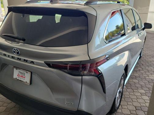 2025 Toyota Sienna XLE