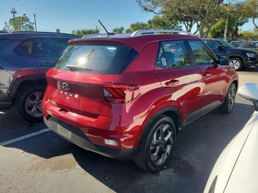 2023 Hyundai VENUE SEL