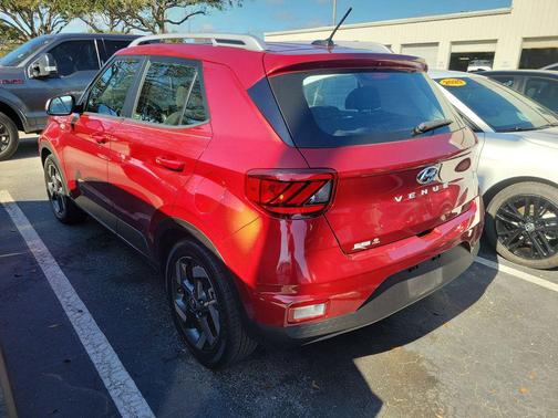 2023 Hyundai VENUE SEL